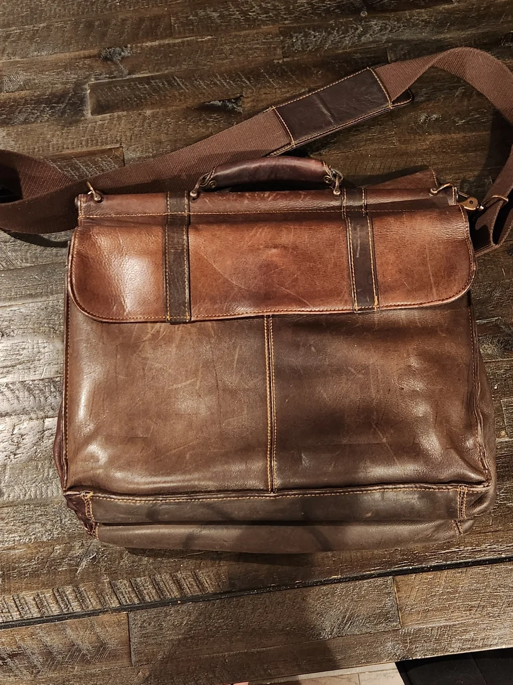 Kenneth Cole Reaction Leather Messenger Bag - Brown
